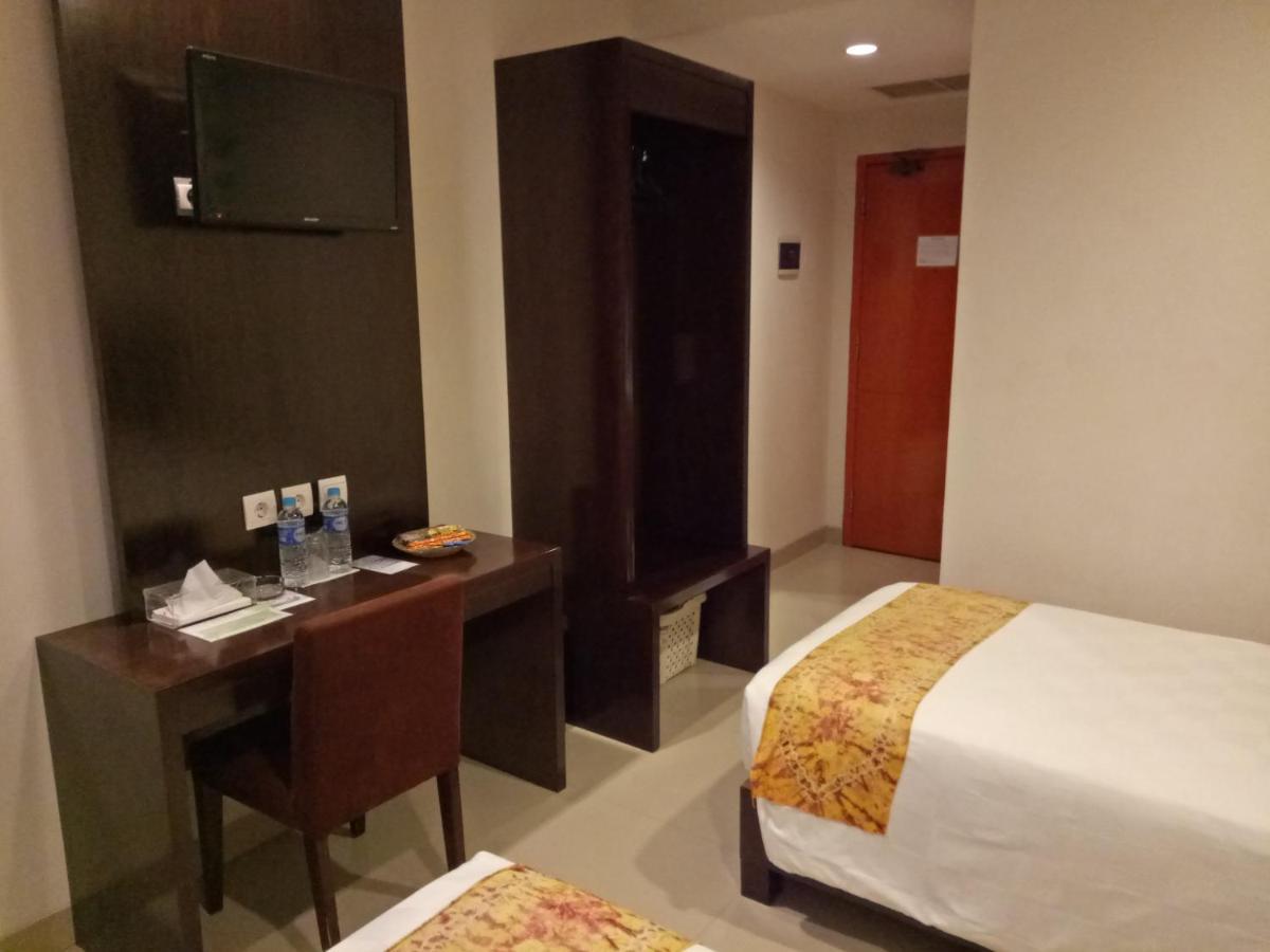 Jelita Bandara Hotel Banjarbaru Buitenkant foto